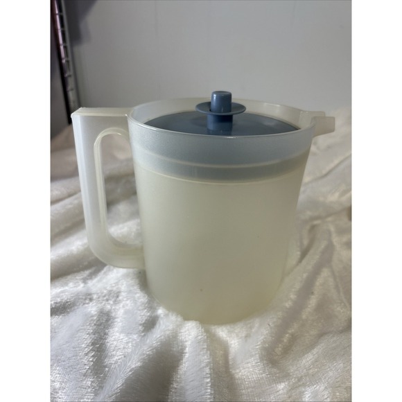Vintage Tupperware #1575 Sheer 1.5 Qt Beverage Pitcher w/ Blue Push Button‎ Seal - Picture 7 of 7